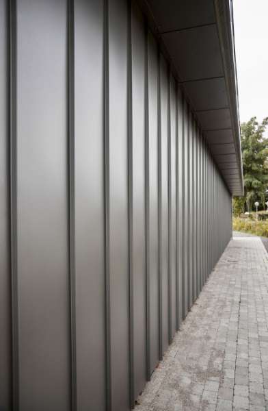 Die Sankt-Birgitta-Schule erhält einen supereleganten „Stahlpavillon“, Privatschule – Østergade 64, 4930 Maribo, Dänemark